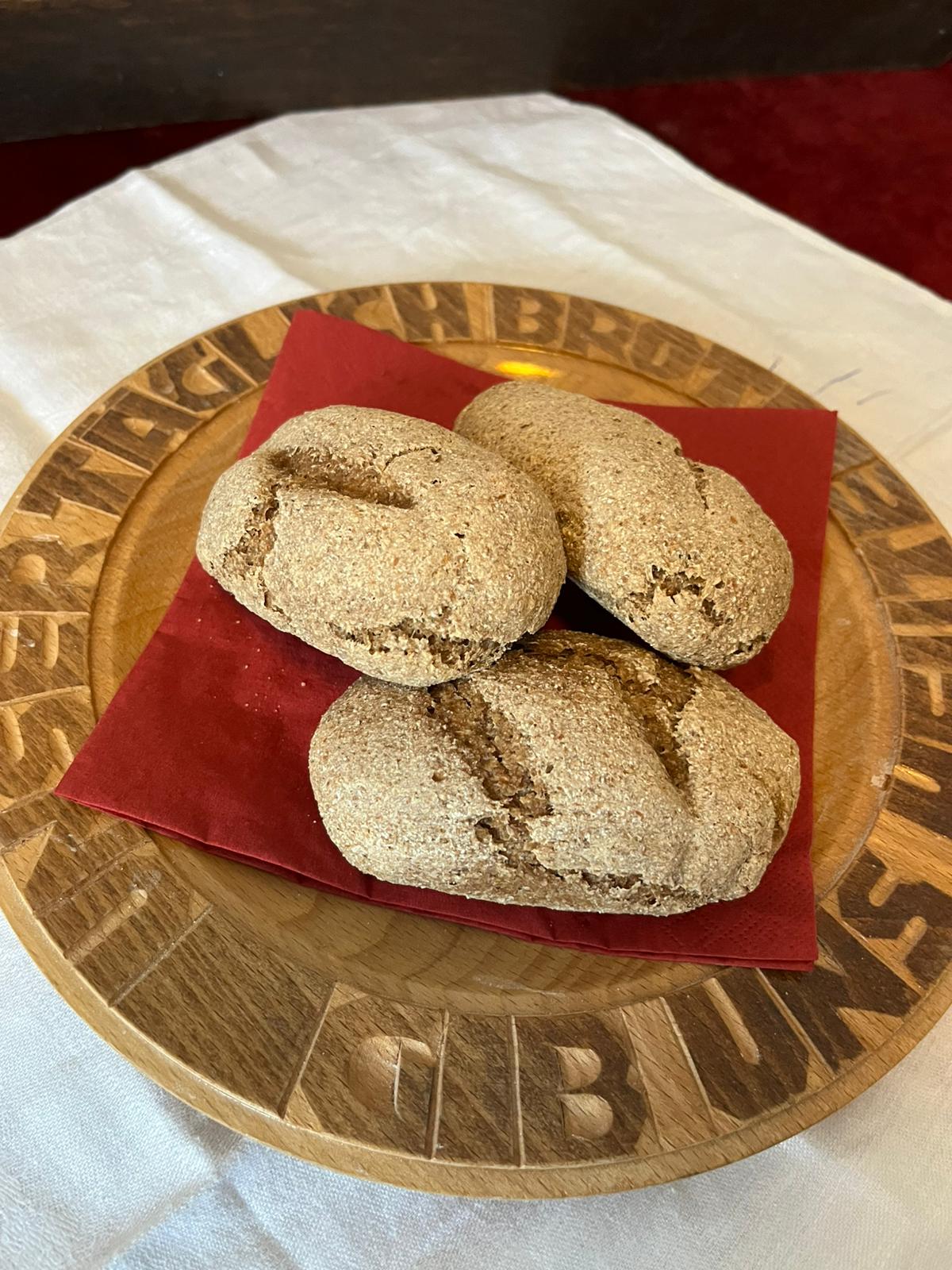 Vollkornbrötchen aus Roggen und Weizen